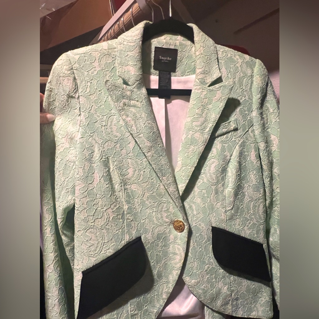 Smythe Blazer Mint Lace With Contrasting Black Velvet Pockets Size 8
